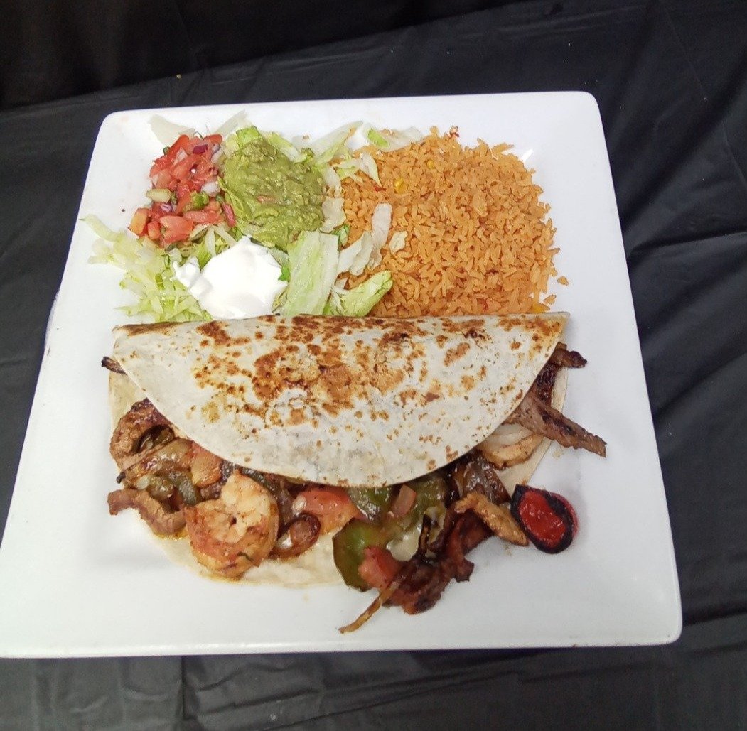 Quesadilla Mar y Tierra
